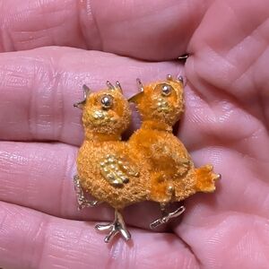 Vintage Chic Pendant Brooch